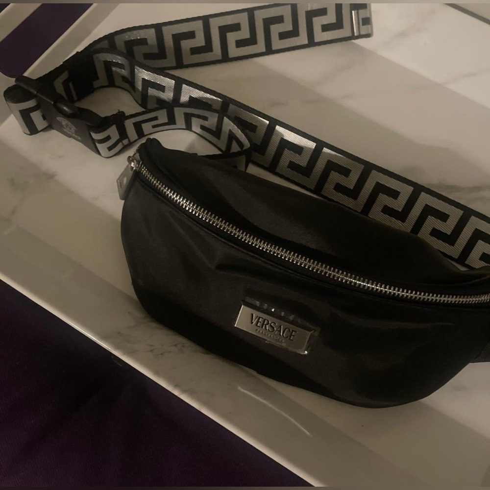 Versace Fragrances✨🖤🩶Black Crossbody/ Belt Bag